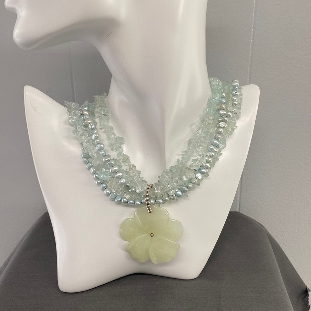 Vintage Designer Carved Quartz and Freshwater Pearl Mint Flower Pendant Neclace